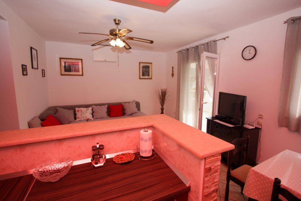 Apartment Miljenko Tomic Splitska Exterior photo
